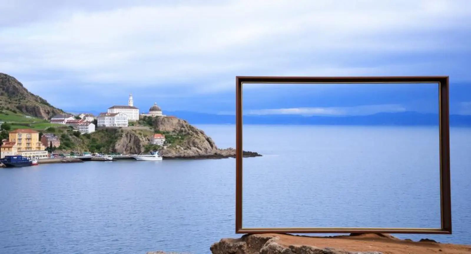 synonym framed